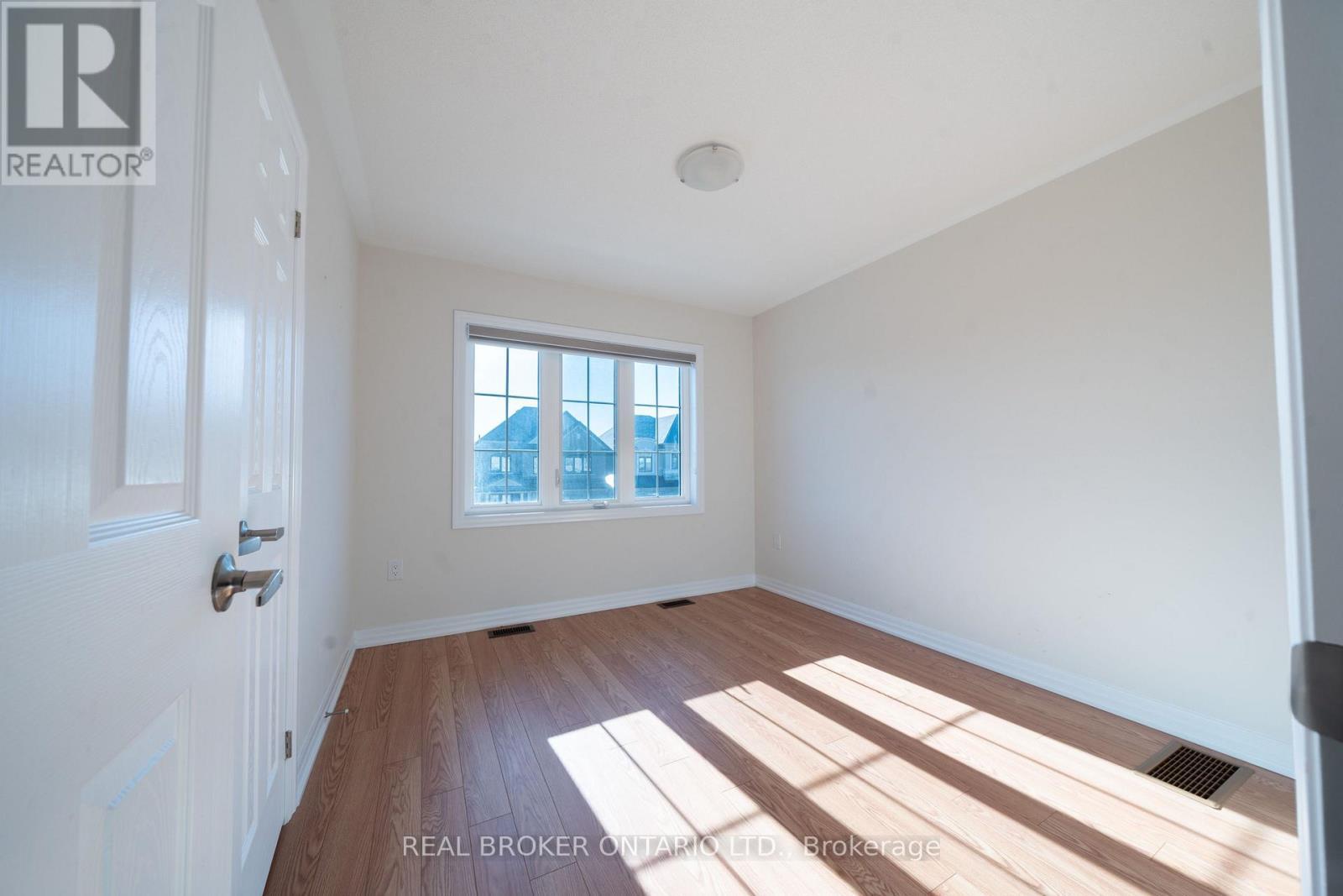 6 Northrop Avenue N, Clarington, ON - Indoor Photo Showing Other Room
