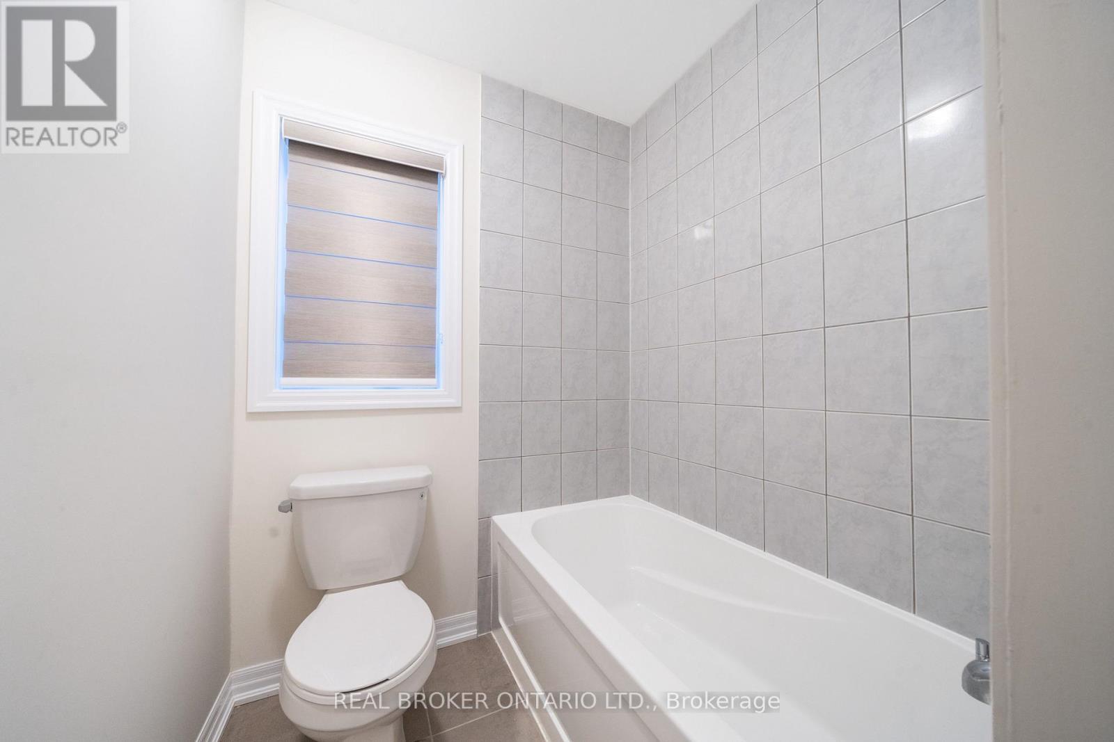 6 Northrop Avenue N, Clarington, ON - Indoor Photo Showing Bathroom