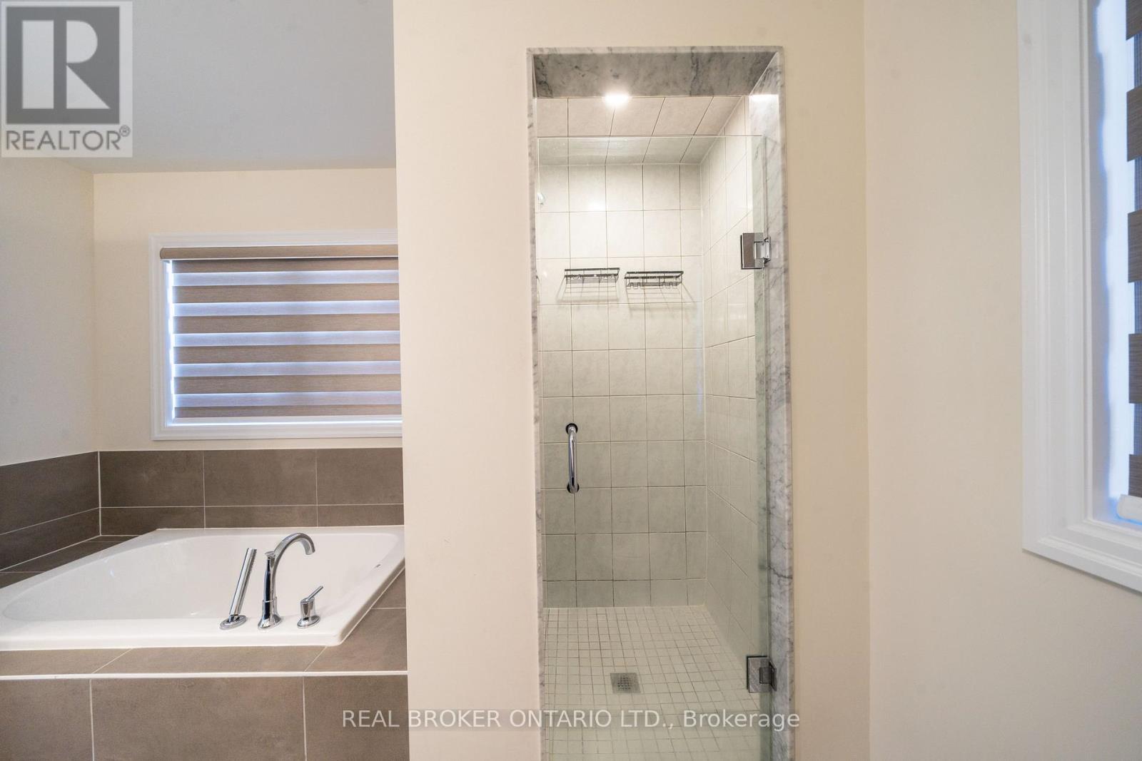 6 Northrop Avenue N, Clarington, ON - Indoor Photo Showing Bathroom
