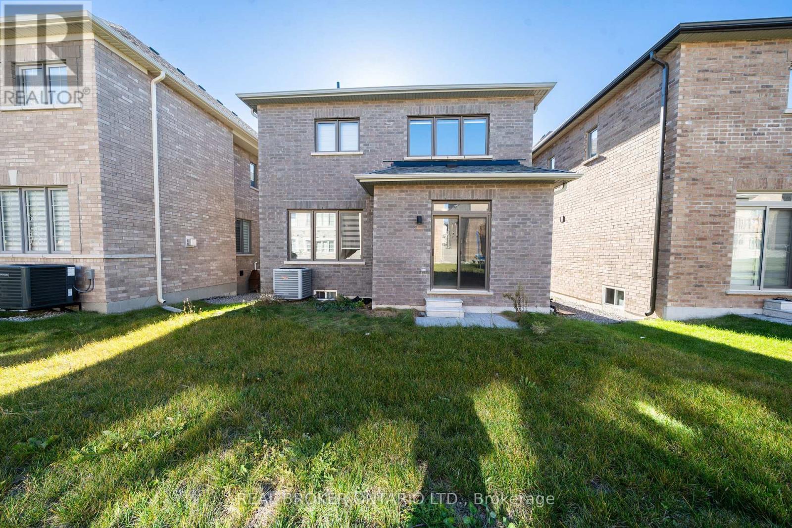 6 Northrop Avenue N, Clarington, ON - Outdoor