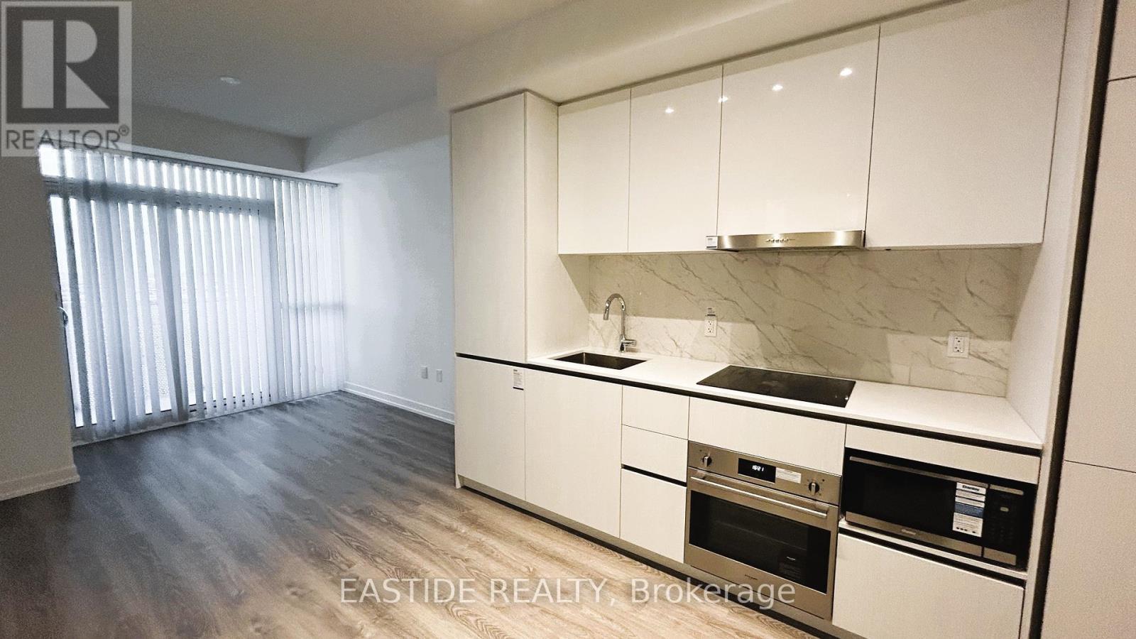 2010 - 8 Interchange Way, Vaughan, ON - Indoor Photo Showing Kitchen