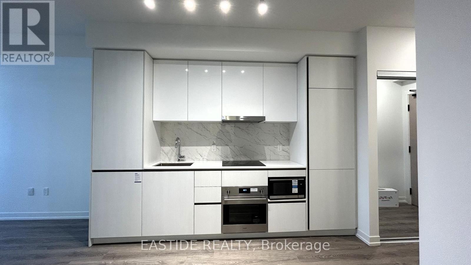 2010 - 8 Interchange Way, Vaughan, ON - Indoor Photo Showing Kitchen