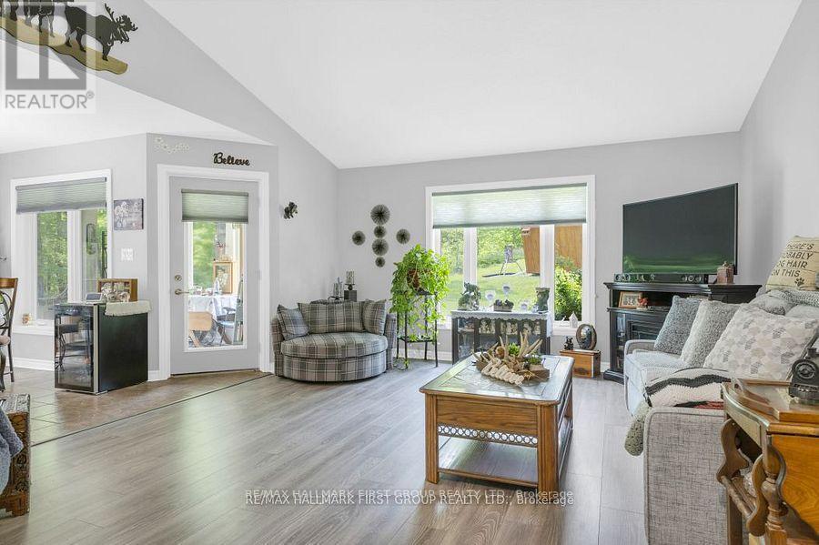 1571 Cordova Road, Marmora And Lake (Marmora Ward), ON - Indoor Photo Showing Living Room