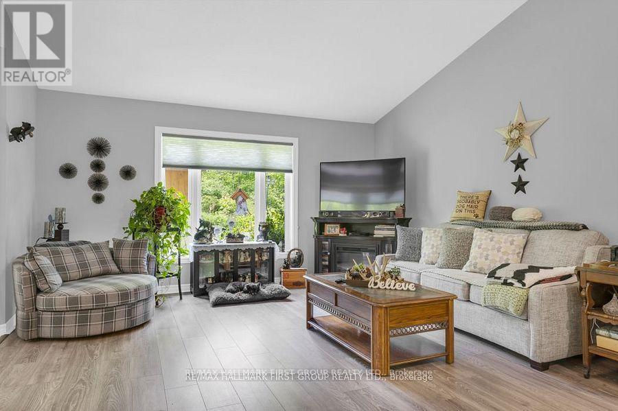1571 Cordova Road, Marmora And Lake (Marmora Ward), ON - Indoor Photo Showing Living Room