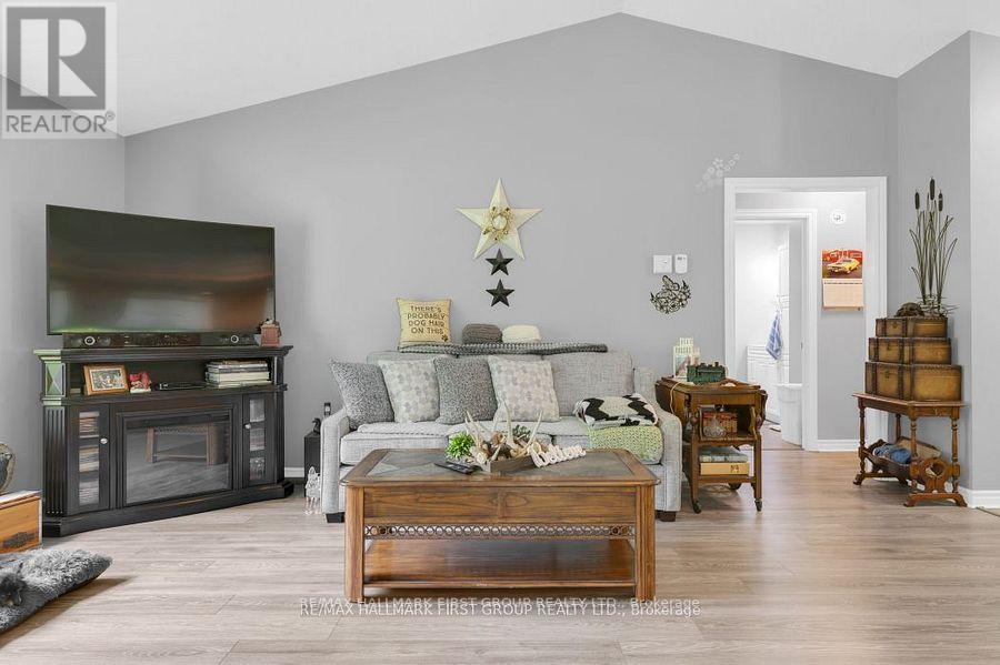 1571 Cordova Road, Marmora And Lake (Marmora Ward), ON - Indoor Photo Showing Living Room