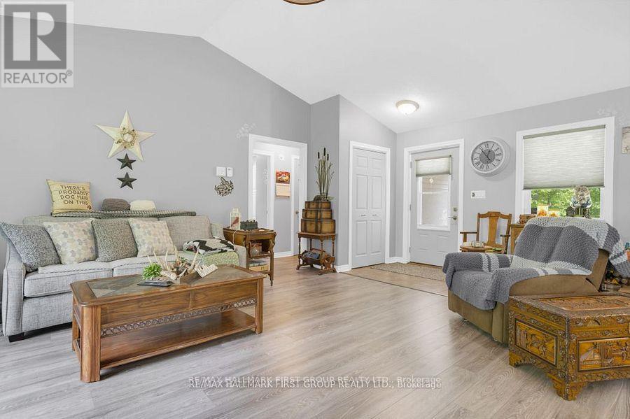 1571 Cordova Road, Marmora And Lake (Marmora Ward), ON - Indoor Photo Showing Living Room