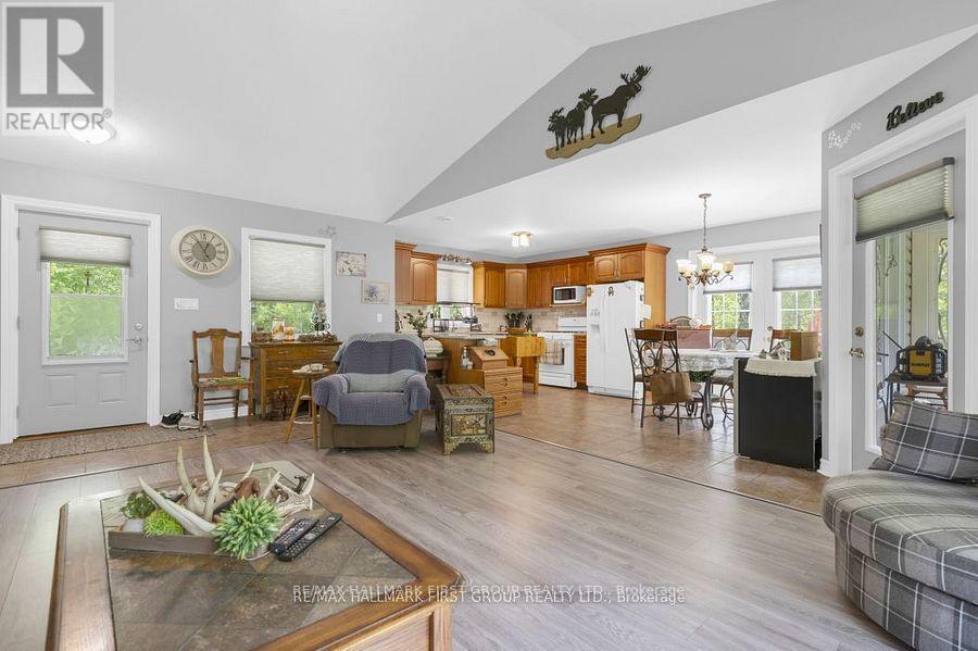 1571 Cordova Road, Marmora And Lake (Marmora Ward), ON - Indoor Photo Showing Living Room