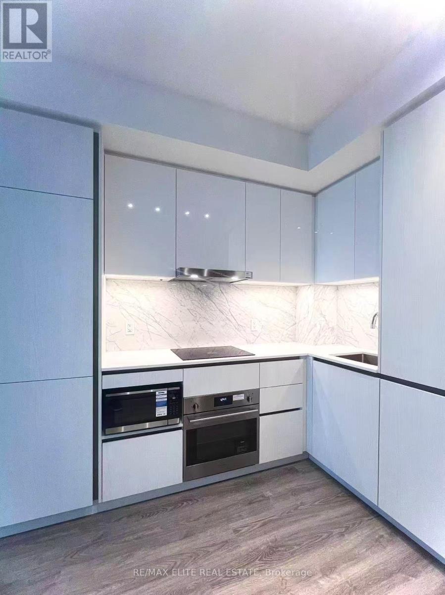 1715 - 8 Interchange Way, Vaughan, ON - Indoor Photo Showing Kitchen With Upgraded Kitchen