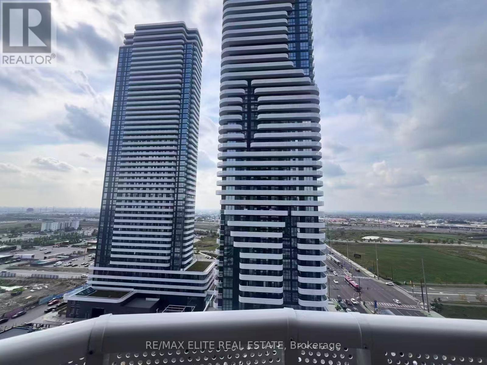 1715 - 8 Interchange Way, Vaughan, ON - Outdoor With Facade