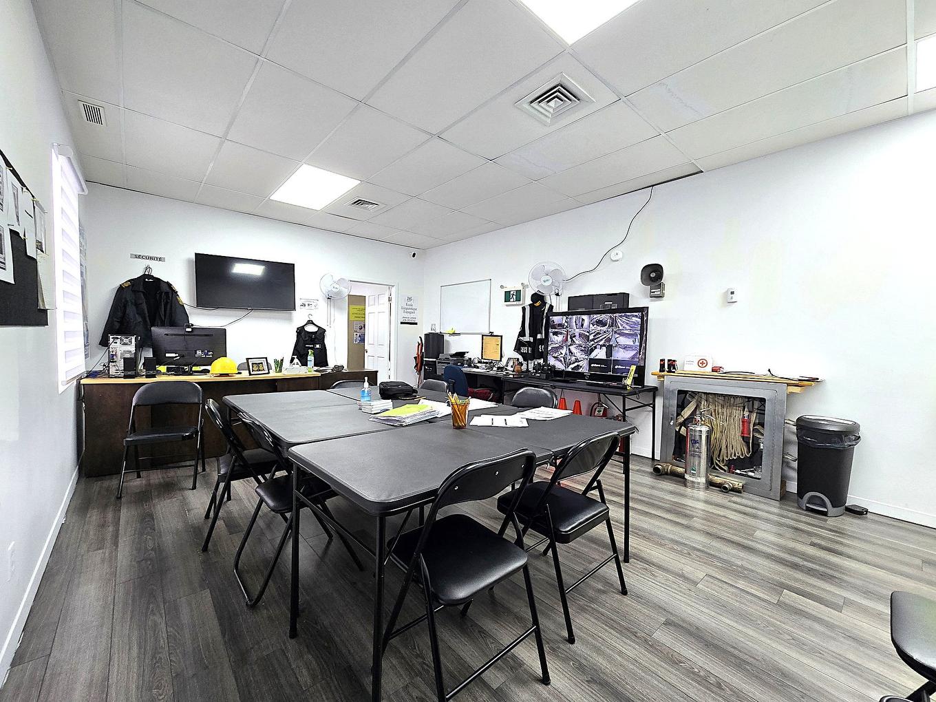 Bureau - 206-5785 Boul. Des Laurentides, Laval (Auteuil), QC - Indoor