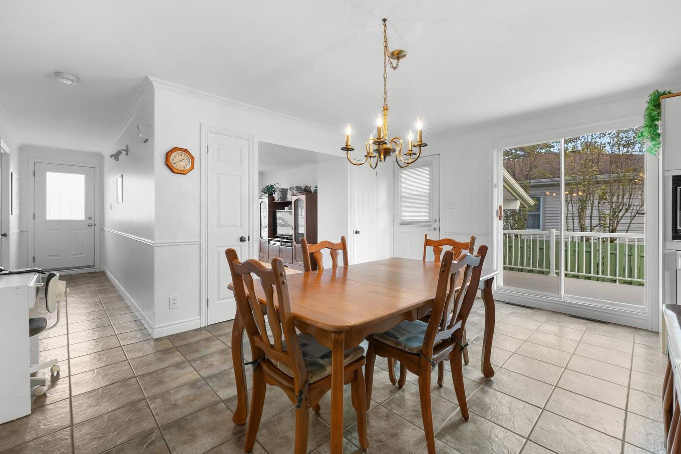Hall d'entrée/Vestibule - 1313 Rue Des Frênes, Lévis (Les Chutes-De-La-Chaudière-Ouest), QC - Indoor Photo Showing Dining Room
