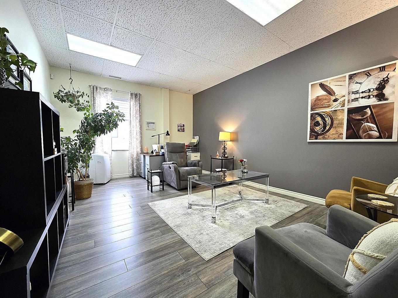 Office - 204-5785 Boul. Des Laurentides, Laval (Auteuil), QC - Indoor