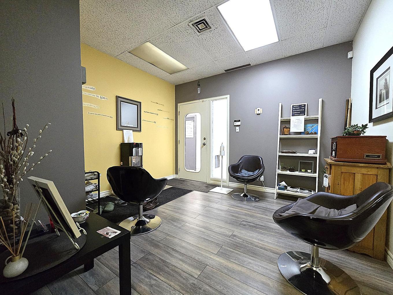 Office - 204-5785 Boul. Des Laurentides, Laval (Auteuil), QC - Indoor Photo Showing Other Room