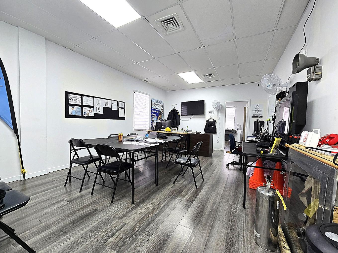 Bureau - 202-206-5785 Boul. Des Laurentides, Laval (Auteuil), QC - Indoor