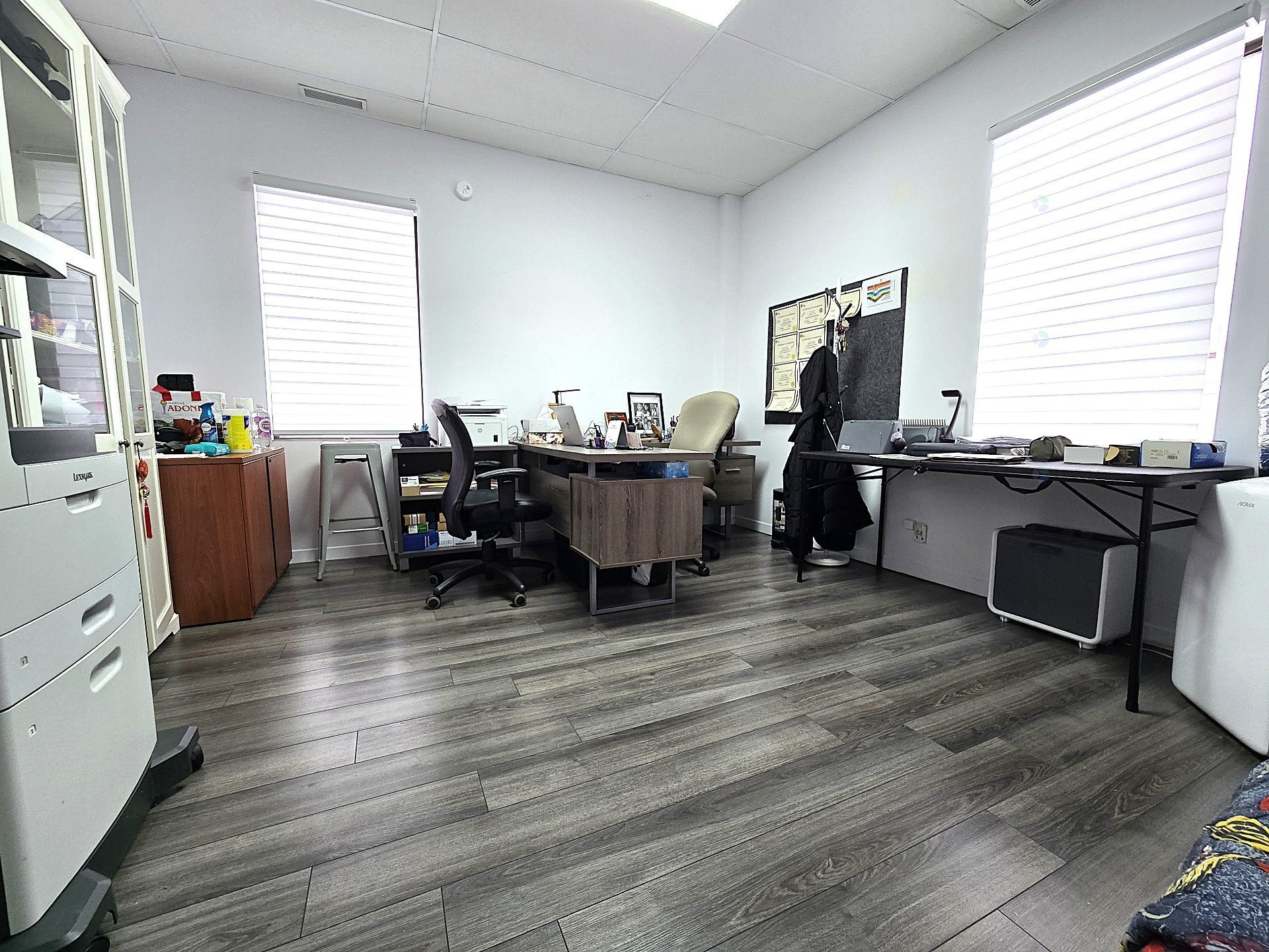 Bureau - 202-206-5785 Boul. Des Laurentides, Laval (Auteuil), QC - Indoor