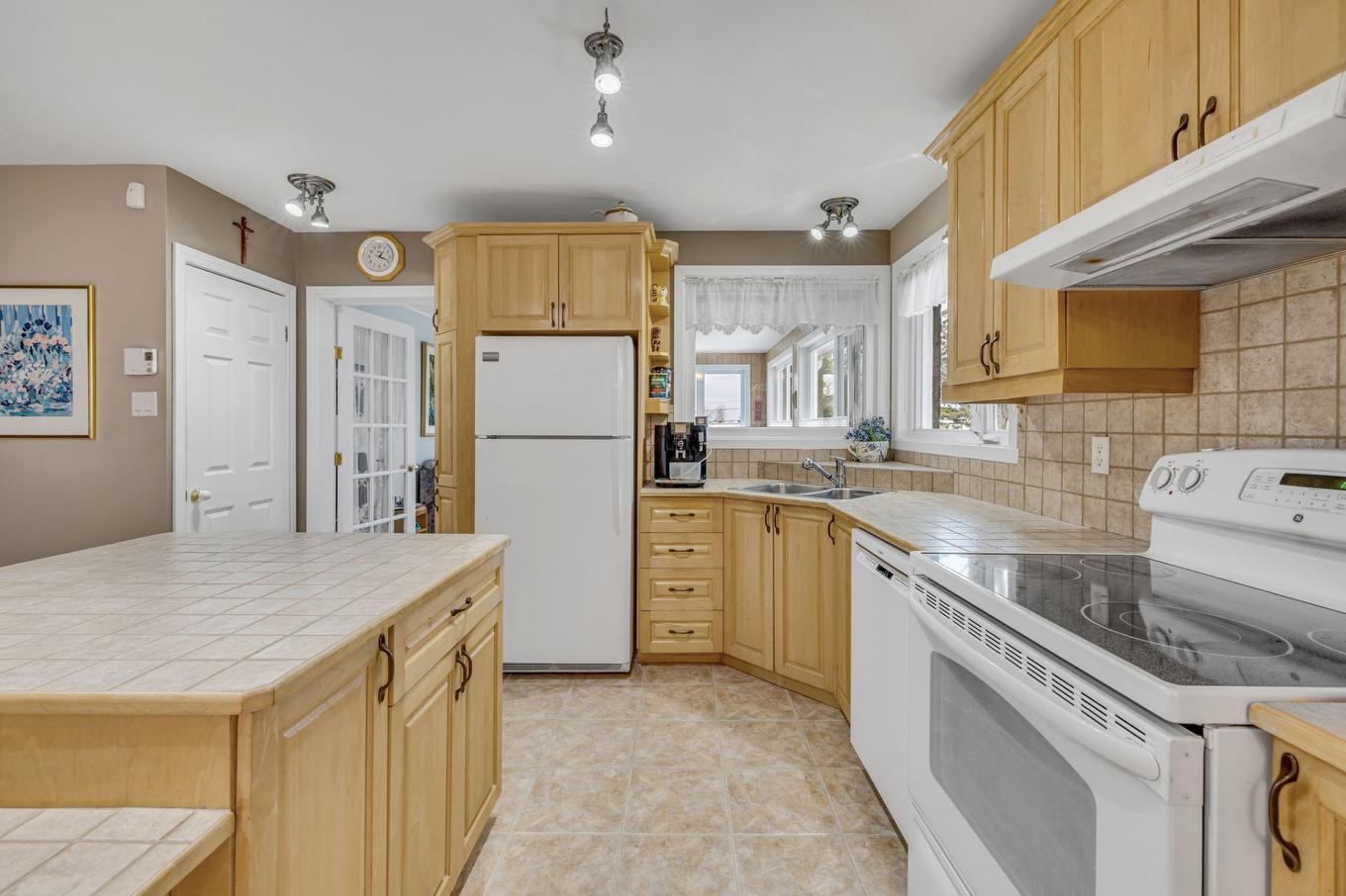 Kitchen - 504 Rue De La Falaise, Lévis (Desjardins), QC - Indoor Photo Showing Kitchen With Double Sink
