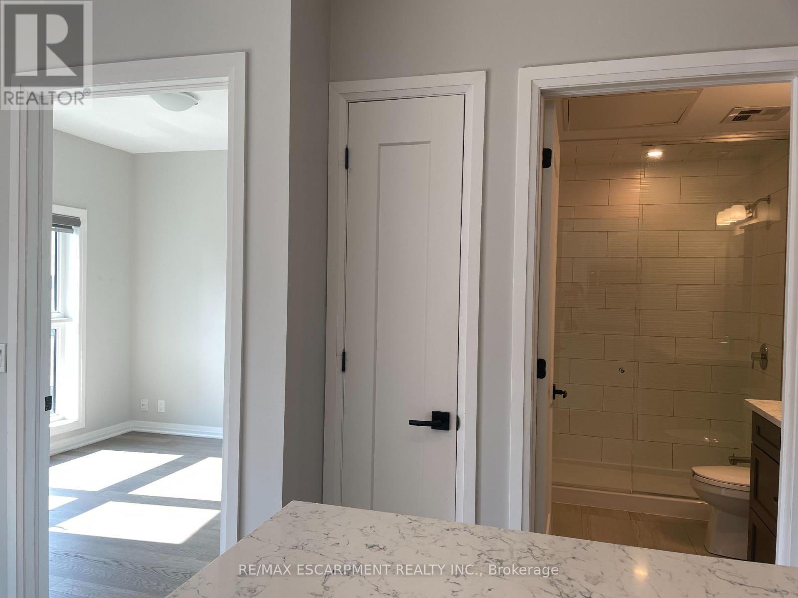 502 - 102 Grovewood Common, Oakville, ON - Indoor Photo Showing Bathroom