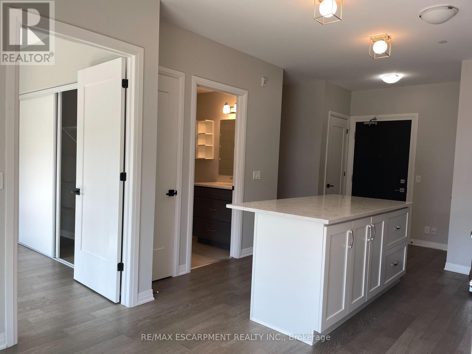 502 - 102 Grovewood Common, Oakville, ON - Indoor