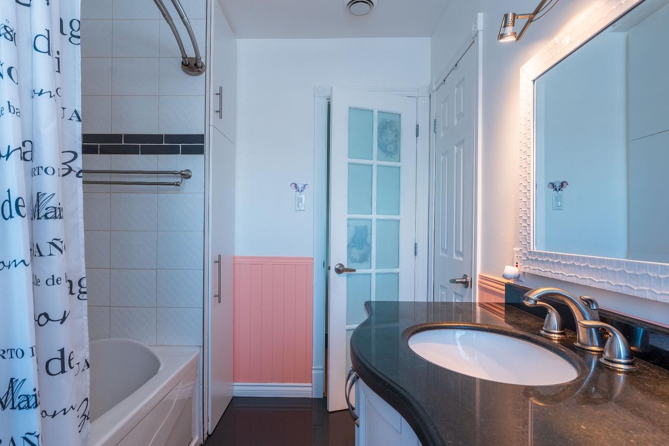 Salle de bains - 73 Rue Mercier, Québec (Beauport), QC - Indoor Photo Showing Bathroom