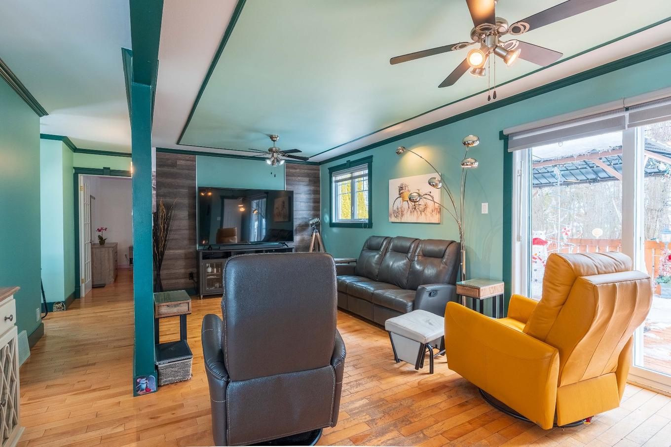 Salon - 73 Rue Mercier, Québec (Beauport), QC - Indoor Photo Showing Living Room