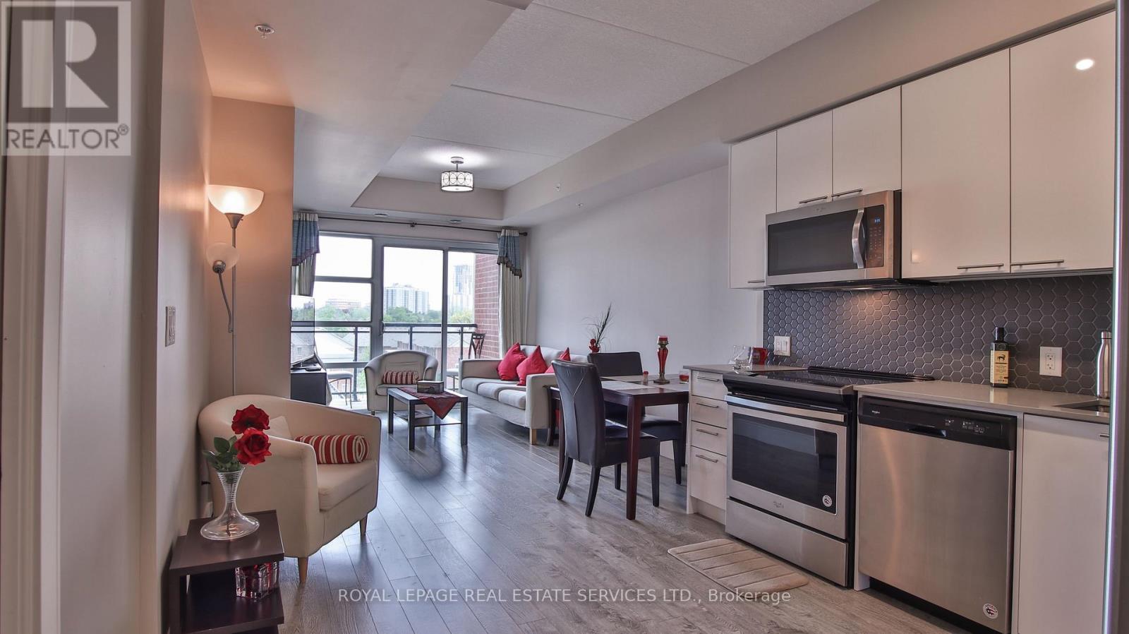 518 - 15 Prince Albert Boulevard, Kitchener, ON - Indoor Photo Showing Kitchen