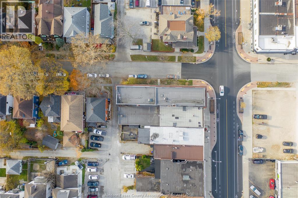 1701 Wyandotte, Windsor, ON