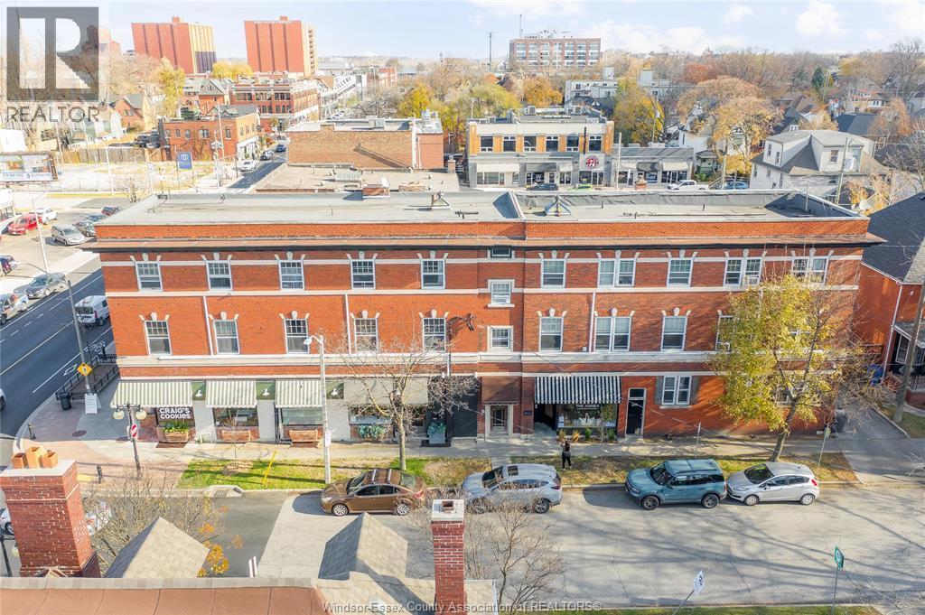 1701 Wyandotte, Windsor, ON