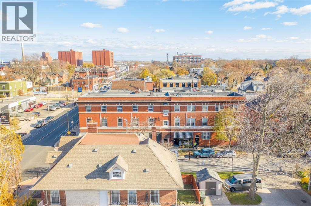 1701 Wyandotte, Windsor, ON