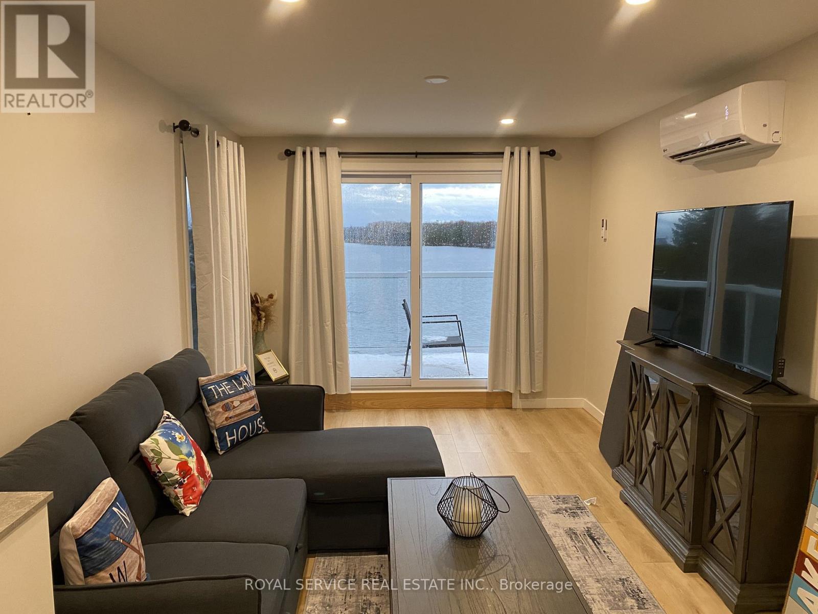 50 Cedar Shores Drive, Trent Hills, ON - Indoor Photo Showing Living Room