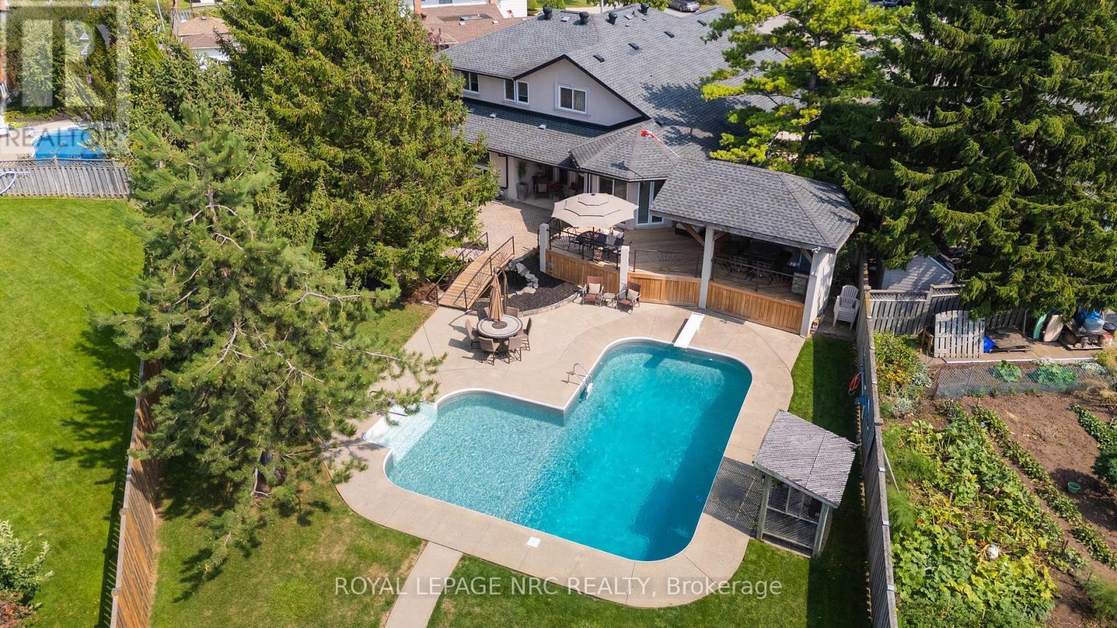 12 Fuller Crescent, Thorold (Confederation Heights), ON - Outdoor With In Ground Pool With Deck Patio Veranda