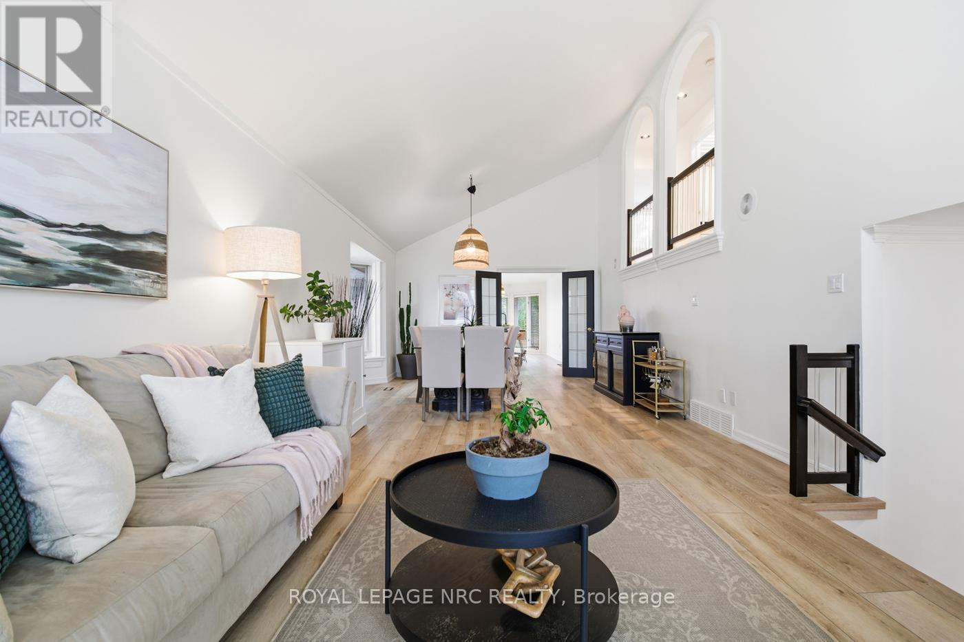 12 Fuller Crescent, Thorold (Confederation Heights), ON - Indoor Photo Showing Living Room
