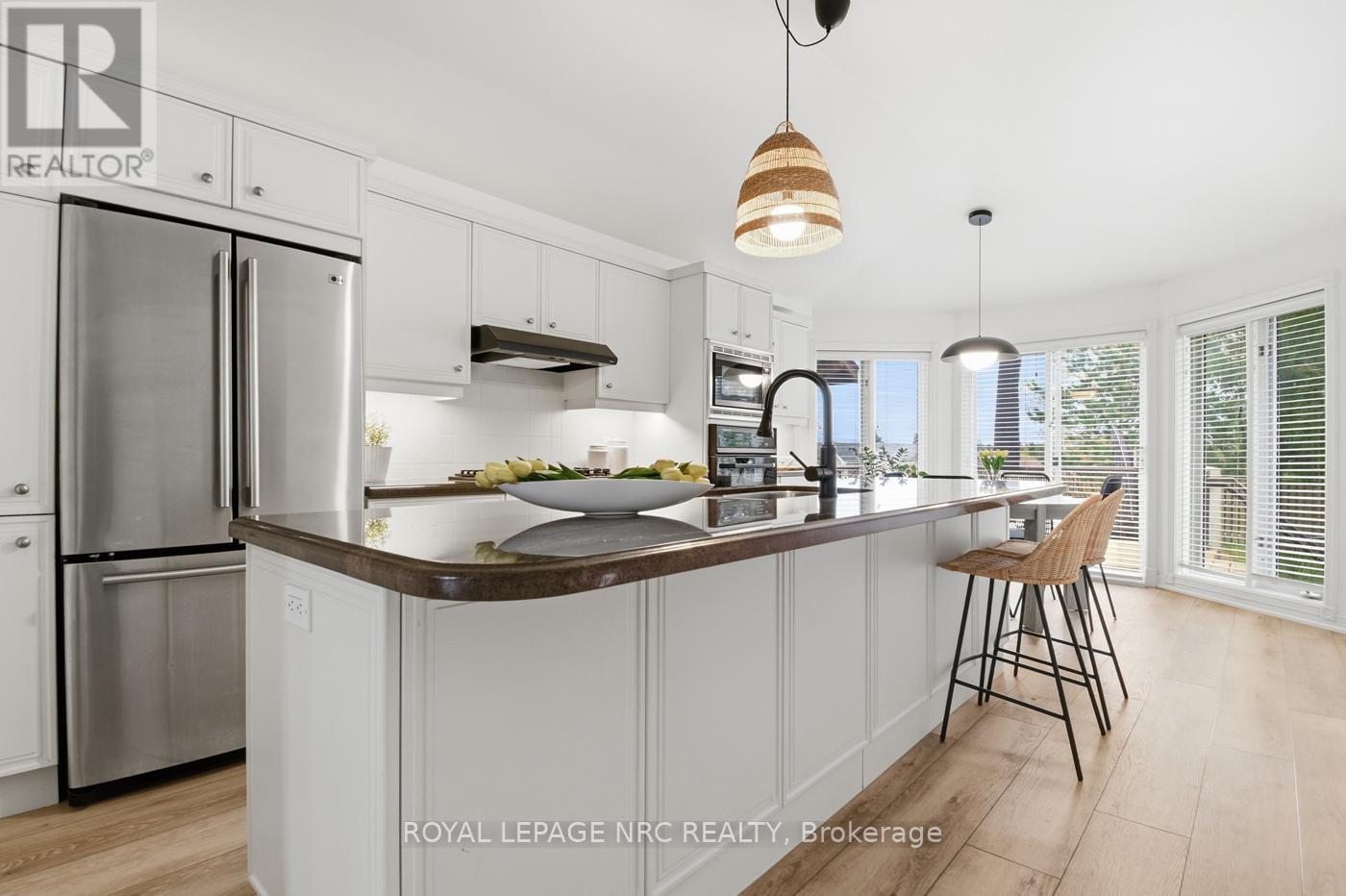 12 Fuller Crescent, Thorold (Confederation Heights), ON - Indoor Photo Showing Kitchen With Upgraded Kitchen