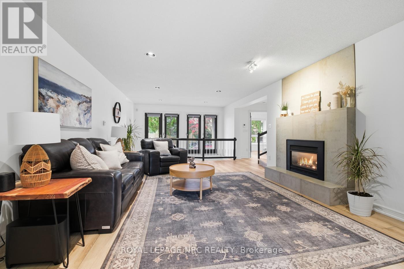 12 Fuller Crescent, Thorold (Confederation Heights), ON - Indoor Photo Showing Living Room With Fireplace
