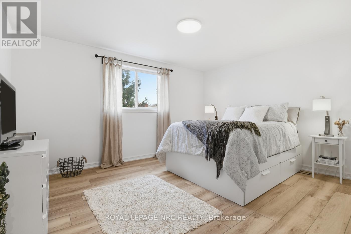 12 Fuller Crescent, Thorold (Confederation Heights), ON - Indoor Photo Showing Bedroom