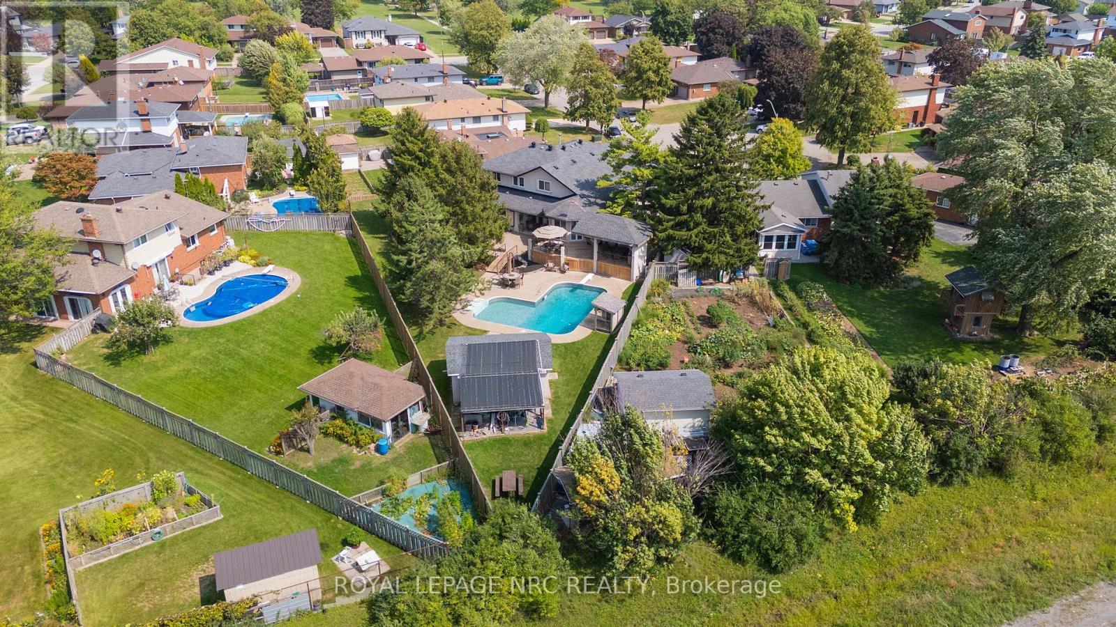 12 Fuller Crescent, Thorold (Confederation Heights), ON - Outdoor With In Ground Pool With View
