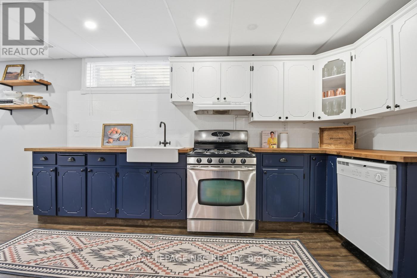 12 Fuller Crescent, Thorold (Confederation Heights), ON - Indoor Photo Showing Kitchen