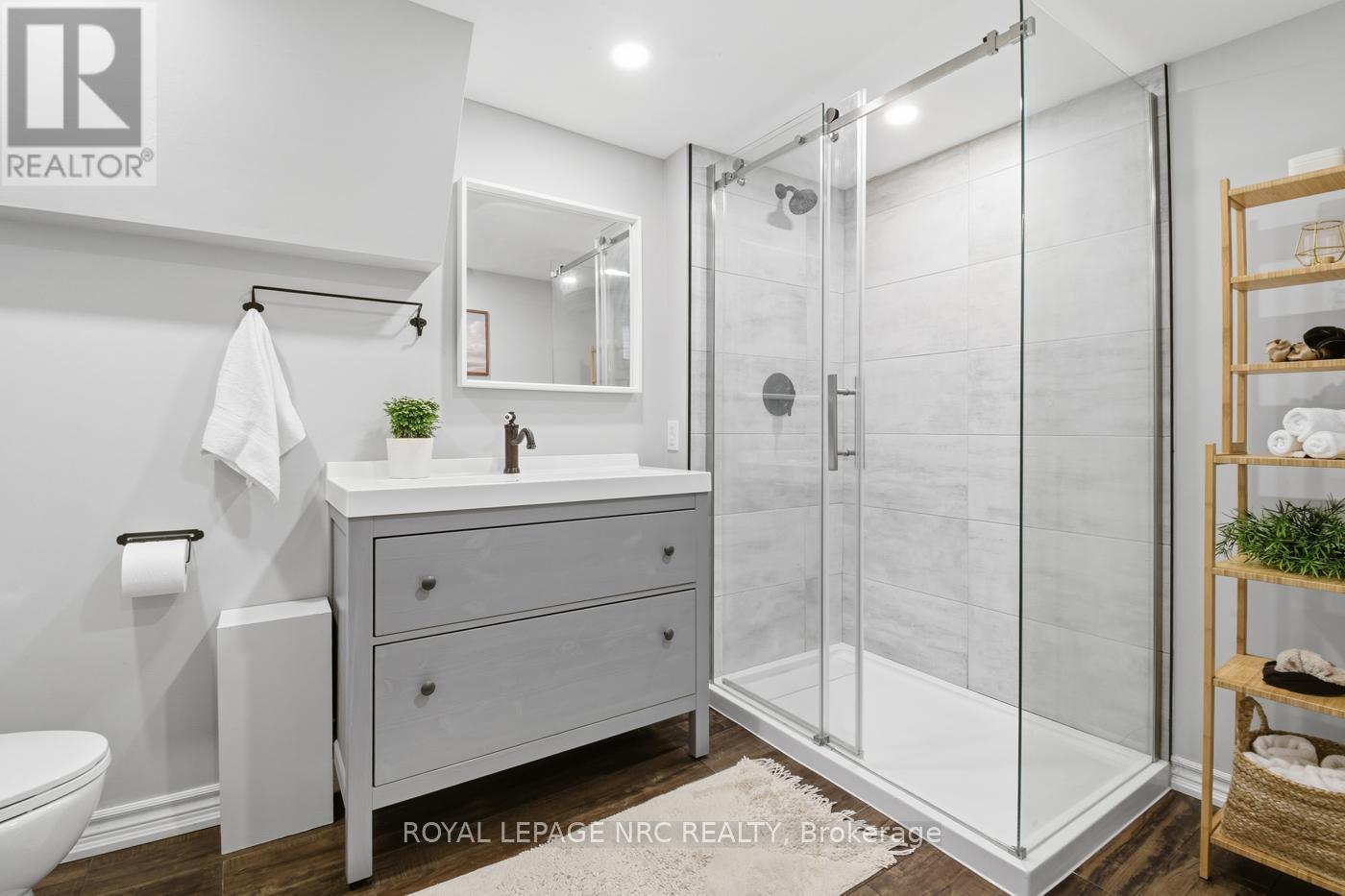 12 Fuller Crescent, Thorold (Confederation Heights), ON - Indoor Photo Showing Bathroom