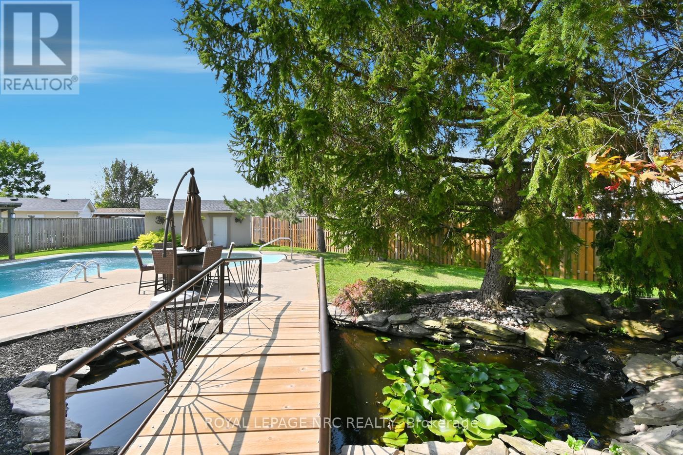 12 Fuller Crescent, Thorold (Confederation Heights), ON - Outdoor With In Ground Pool