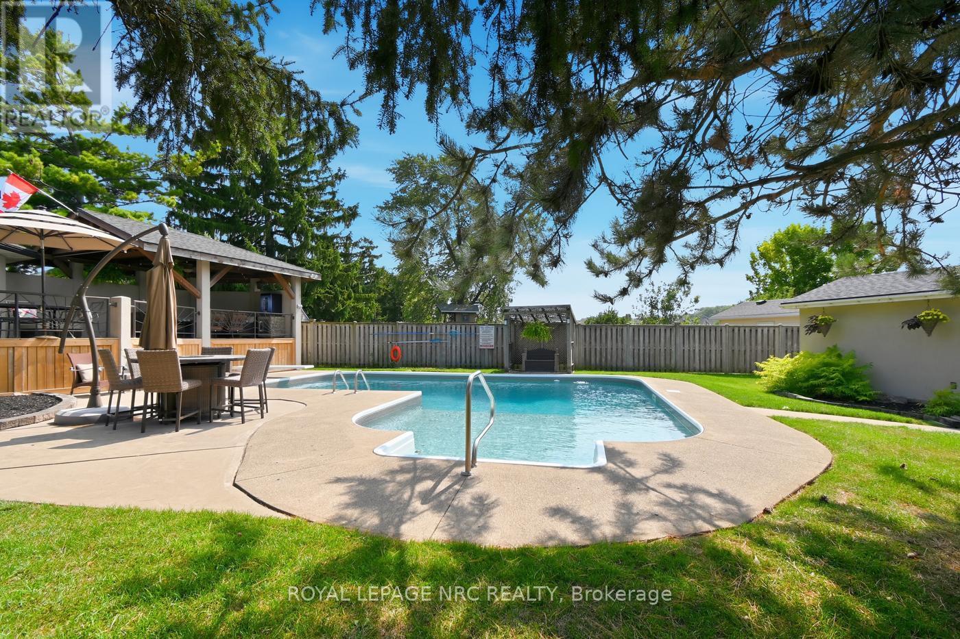 12 Fuller Crescent, Thorold (Confederation Heights), ON - Outdoor With In Ground Pool With Backyard