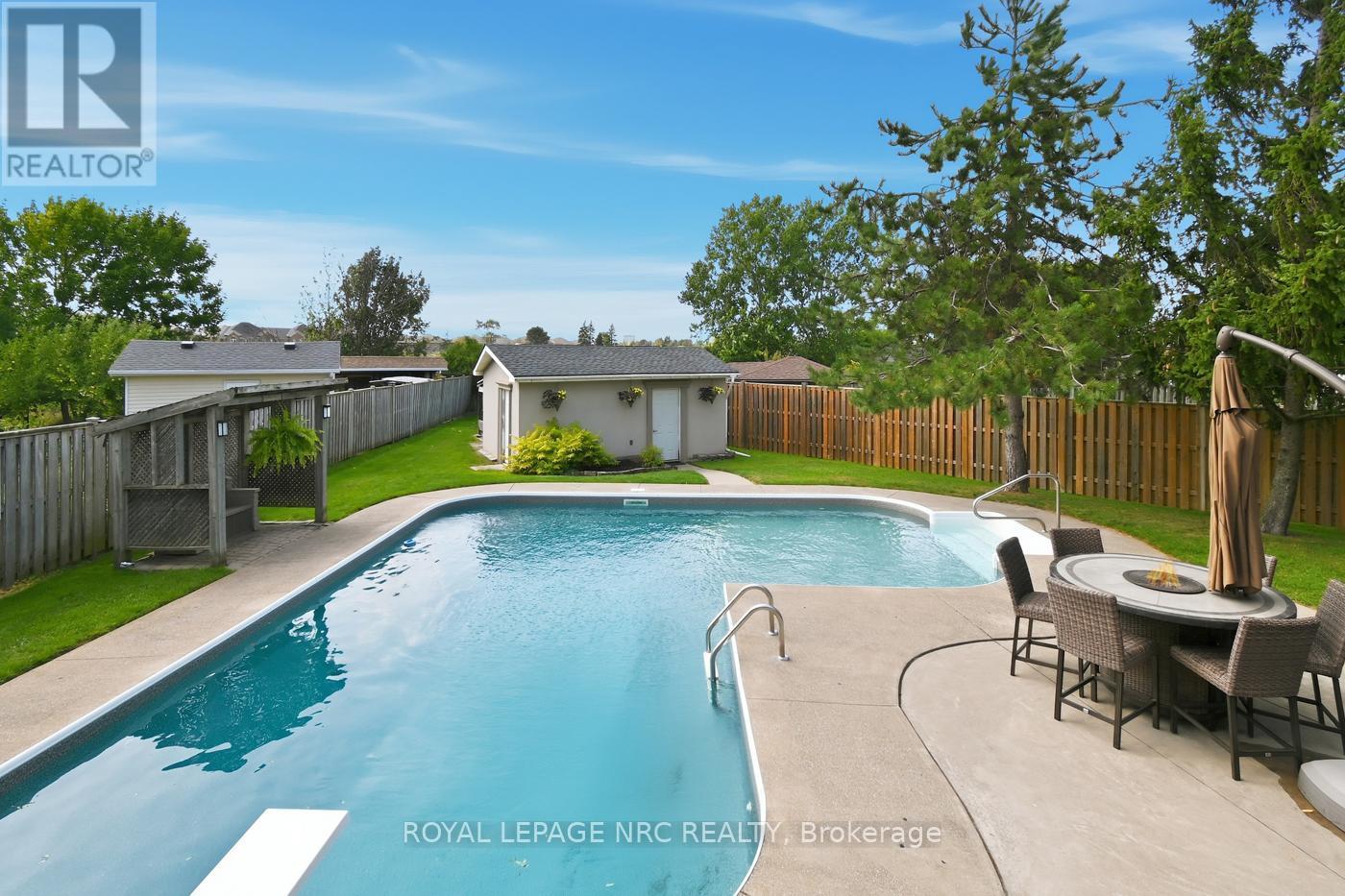 12 Fuller Crescent, Thorold (Confederation Heights), ON - Outdoor With In Ground Pool With Backyard