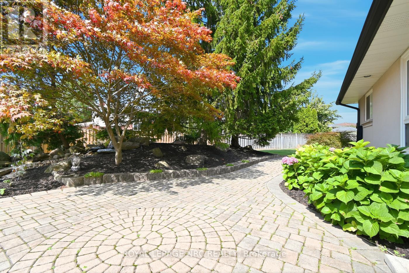 12 Fuller Crescent, Thorold (Confederation Heights), ON - Outdoor