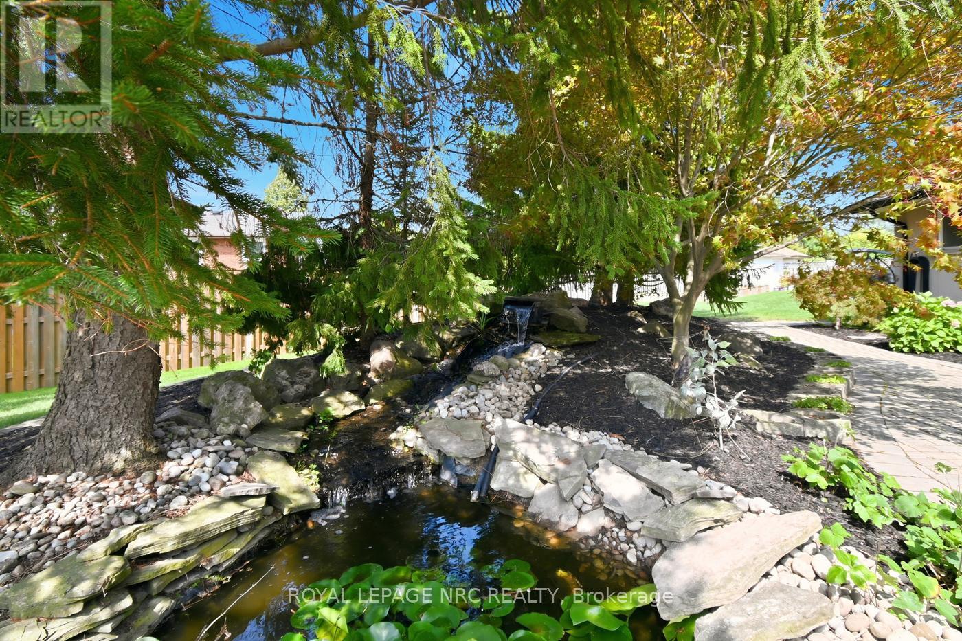 12 Fuller Crescent, Thorold (Confederation Heights), ON - Outdoor