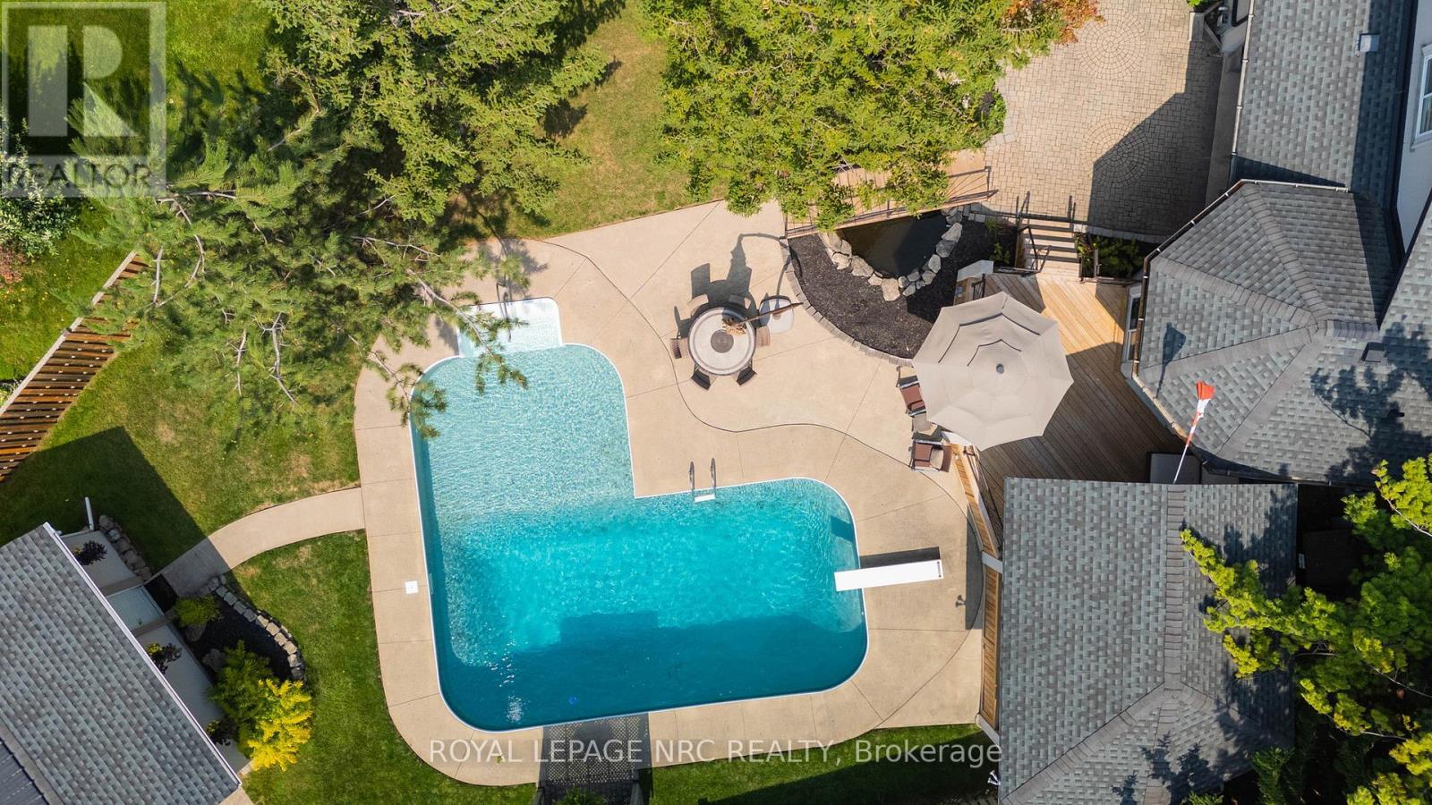 12 Fuller Crescent, Thorold (Confederation Heights), ON - Outdoor With In Ground Pool
