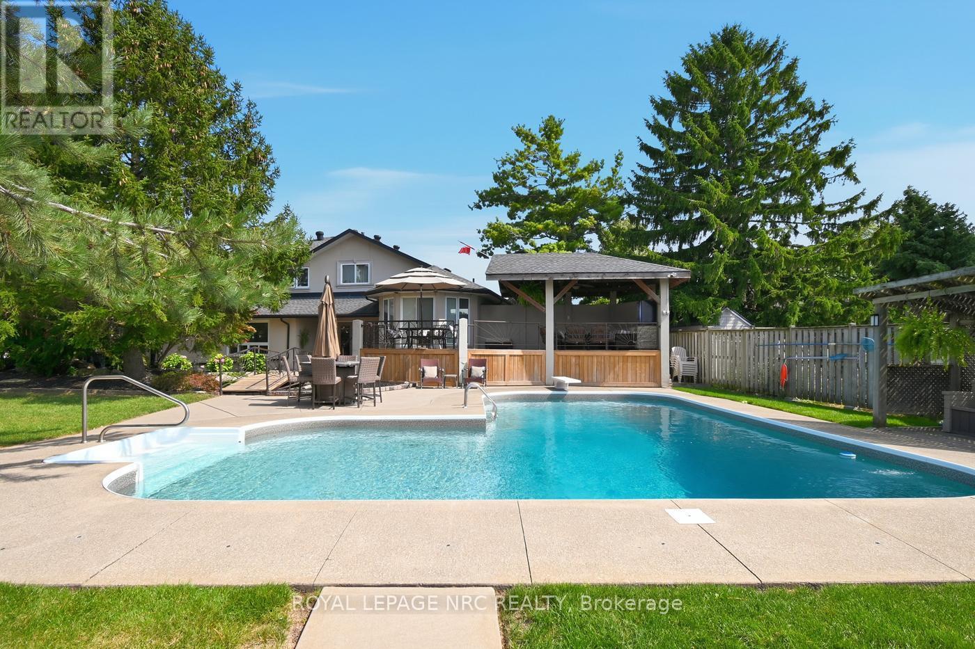 12 Fuller Crescent, Thorold (Confederation Heights), ON - Outdoor With In Ground Pool With Deck Patio Veranda With Backyard
