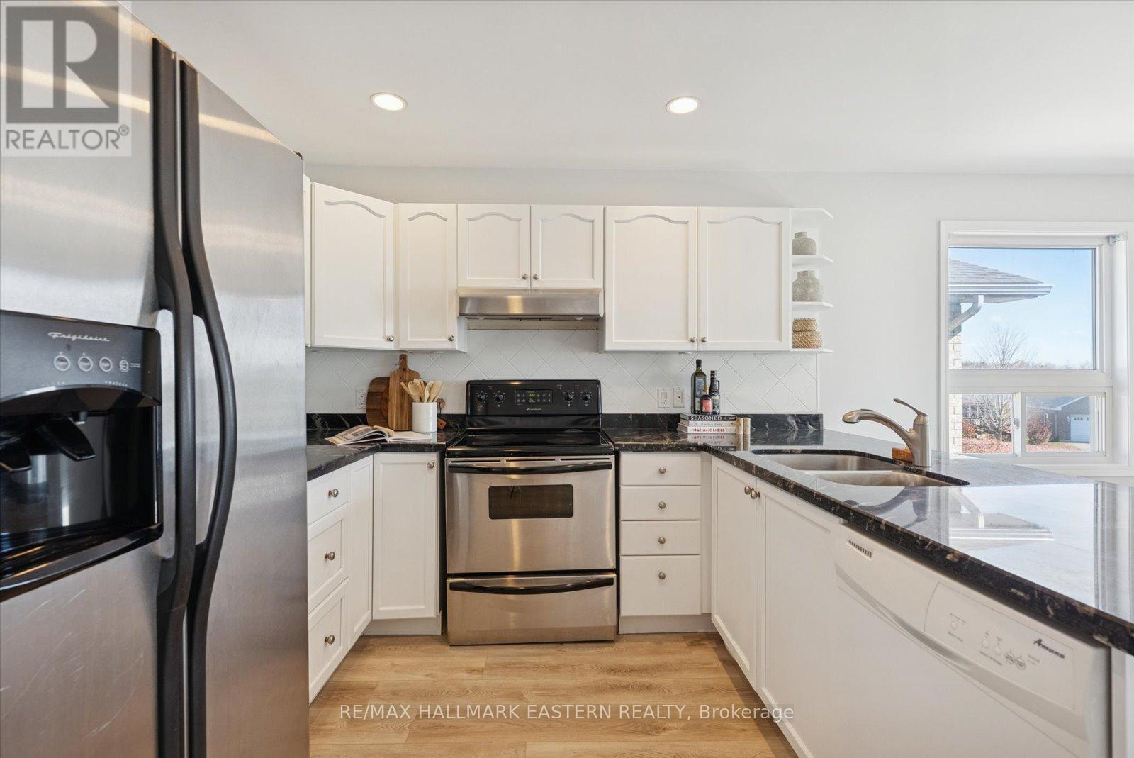 2431 Marsdale Drive, Peterborough (Ashburnham Ward 4), ON - Indoor Photo Showing Kitchen With Double Sink