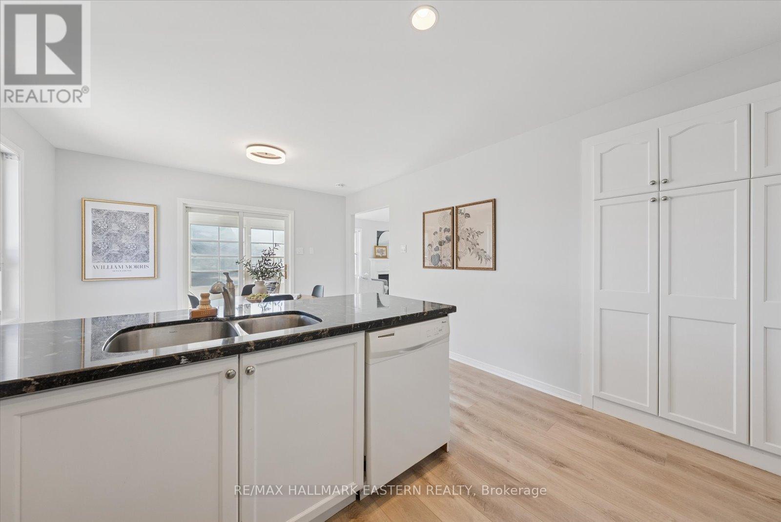 2431 Marsdale Drive, Peterborough (Ashburnham Ward 4), ON - Indoor Photo Showing Kitchen With Double Sink