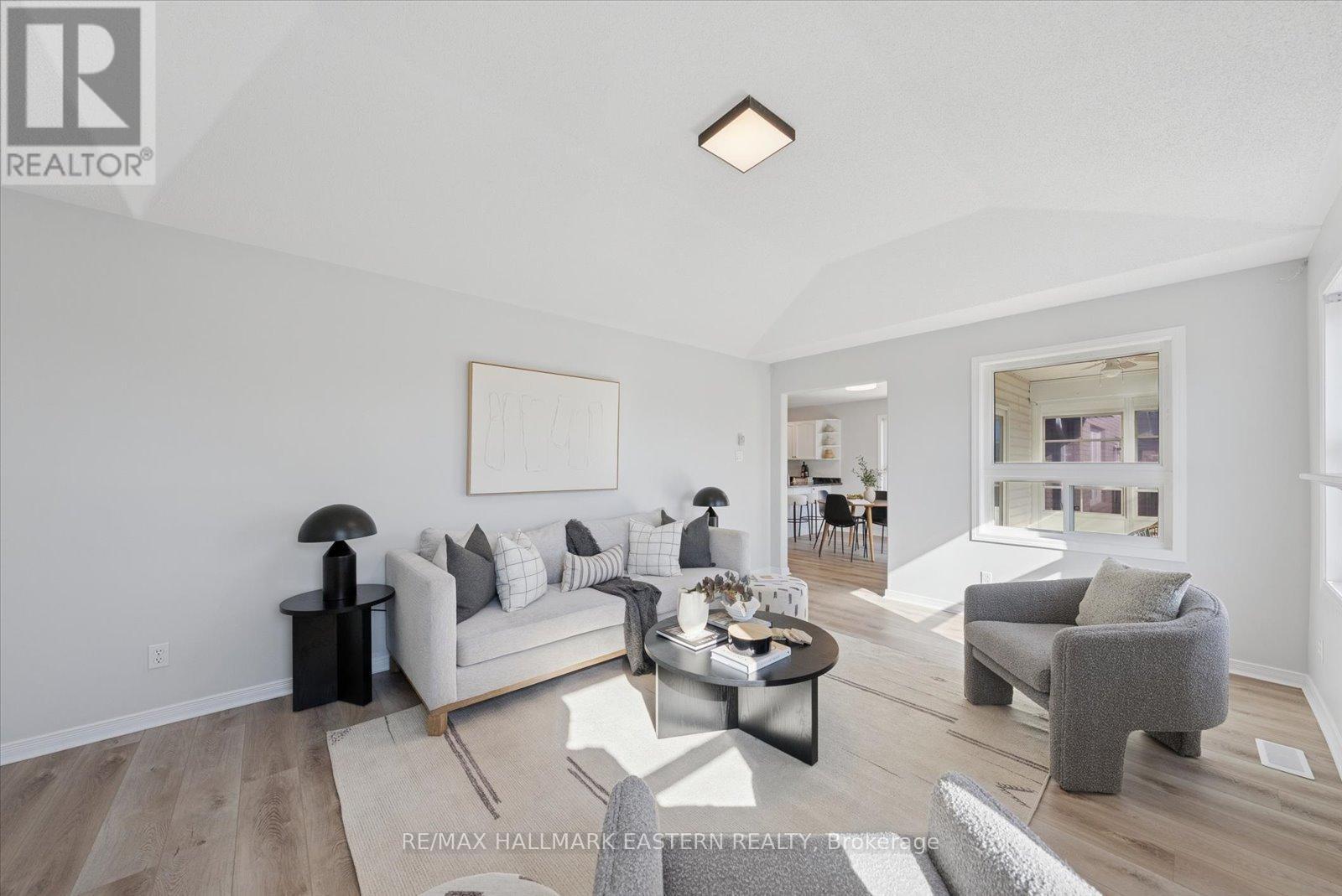 2431 Marsdale Drive, Peterborough (Ashburnham Ward 4), ON - Indoor Photo Showing Living Room