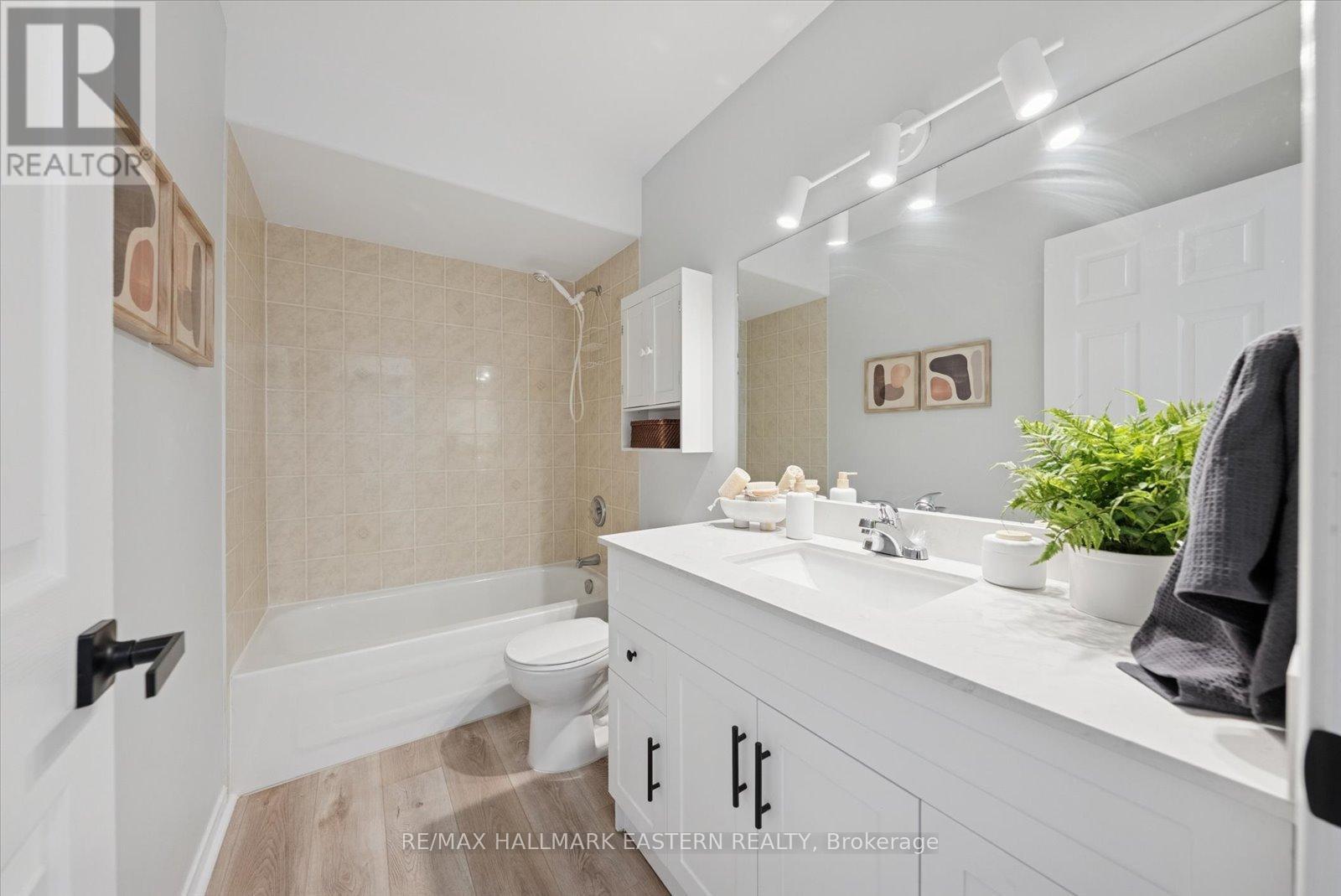 2431 Marsdale Drive, Peterborough (Ashburnham Ward 4), ON - Indoor Photo Showing Bathroom