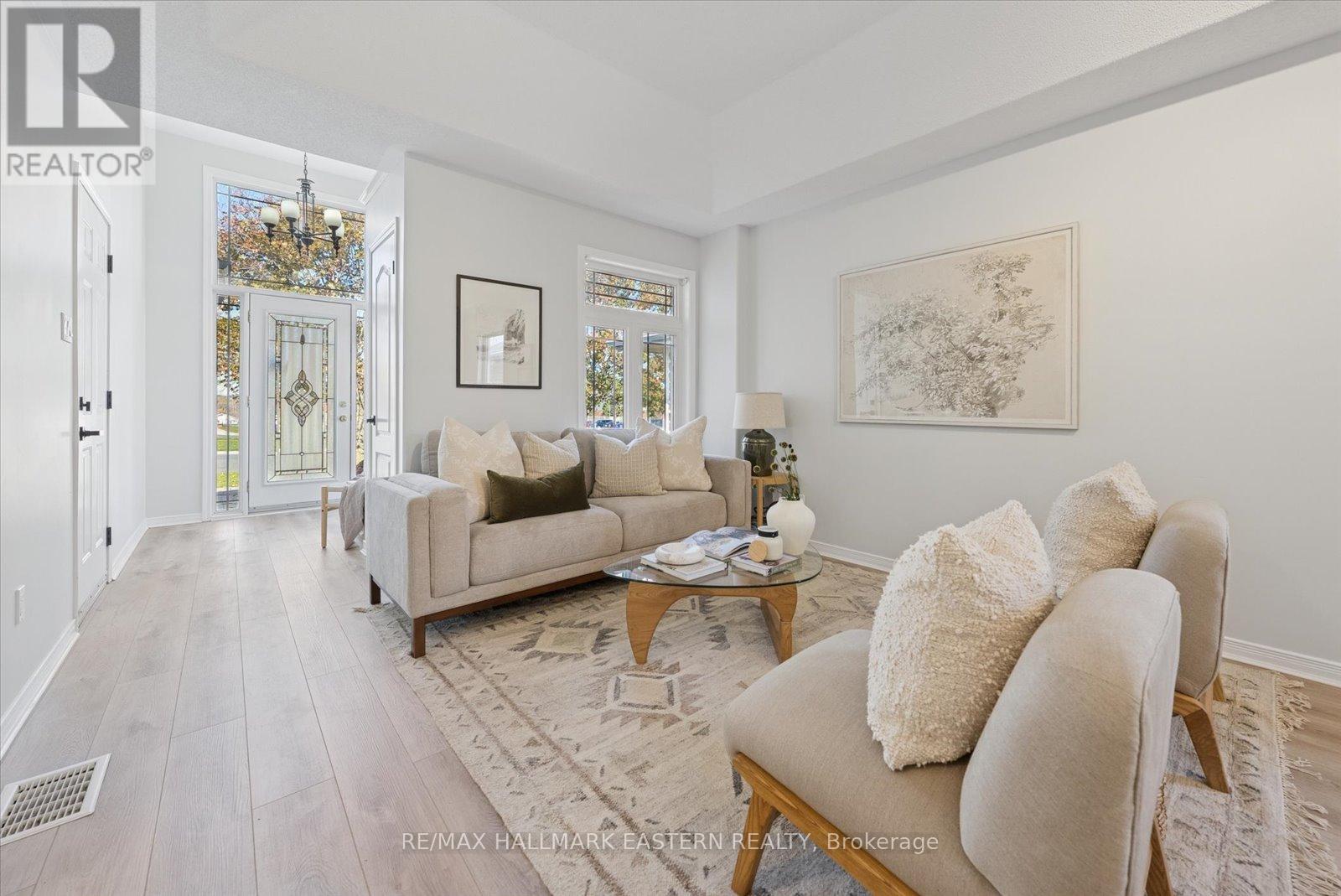 2431 Marsdale Drive, Peterborough (Ashburnham Ward 4), ON - Indoor Photo Showing Living Room