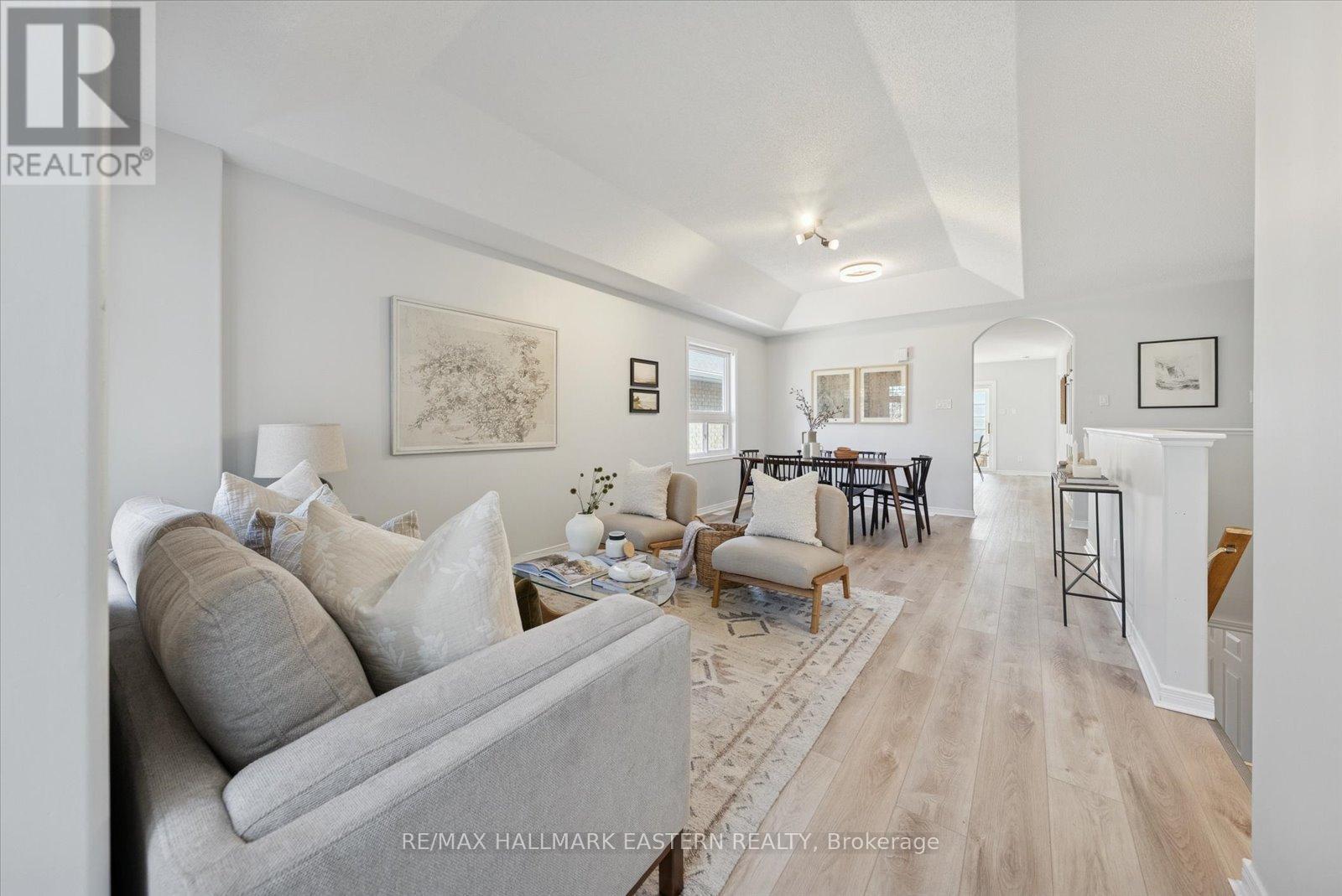 2431 Marsdale Drive, Peterborough (Ashburnham Ward 4), ON - Indoor Photo Showing Living Room